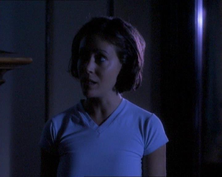 Charmed-Online_dot_net-1x01SomethingWiccaThisWayComes0802.jpg