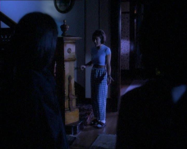 Charmed-Online_dot_net-1x01SomethingWiccaThisWayComes0805.jpg