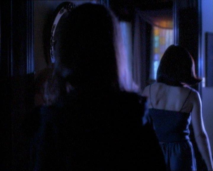 Charmed-Online_dot_net-1x01SomethingWiccaThisWayComes0809.jpg