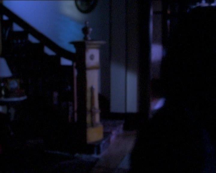 Charmed-Online_dot_net-1x01SomethingWiccaThisWayComes0811.jpg