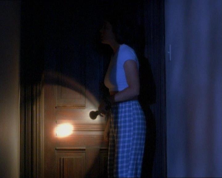 Charmed-Online_dot_net-1x01SomethingWiccaThisWayComes0828.jpg Charmed-Online_dot_net-1x01SomethingWiccaThisWayComes0828.jpg