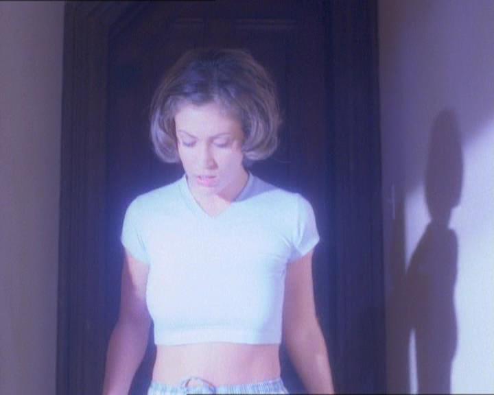 Charmed-Online_dot_net-1x01SomethingWiccaThisWayComes0830.jpg