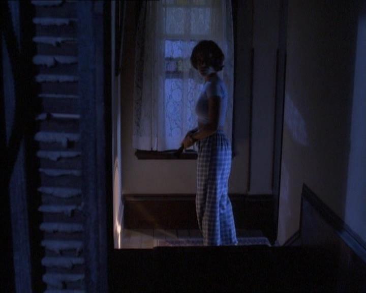 Charmed-Online_dot_net-1x01SomethingWiccaThisWayComes0835.jpg