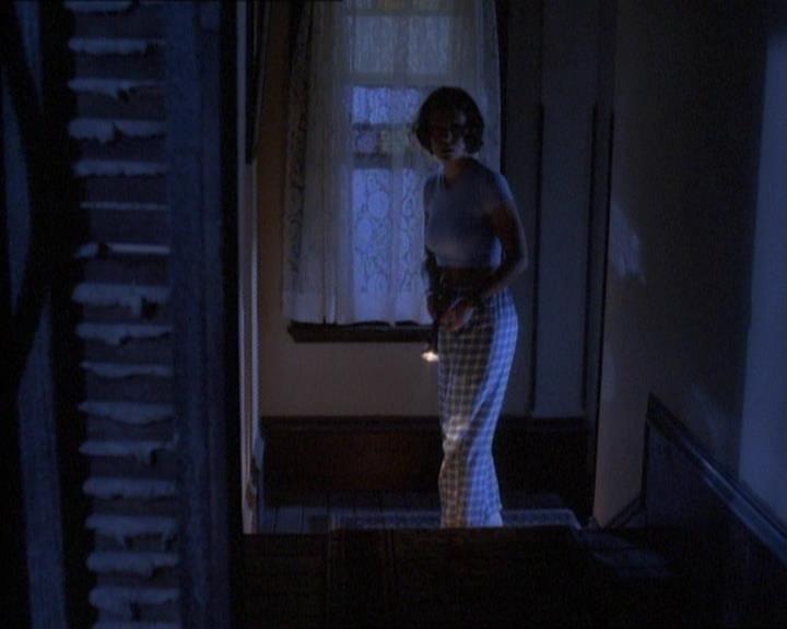 Charmed-Online_dot_net-1x01SomethingWiccaThisWayComes0839.jpg