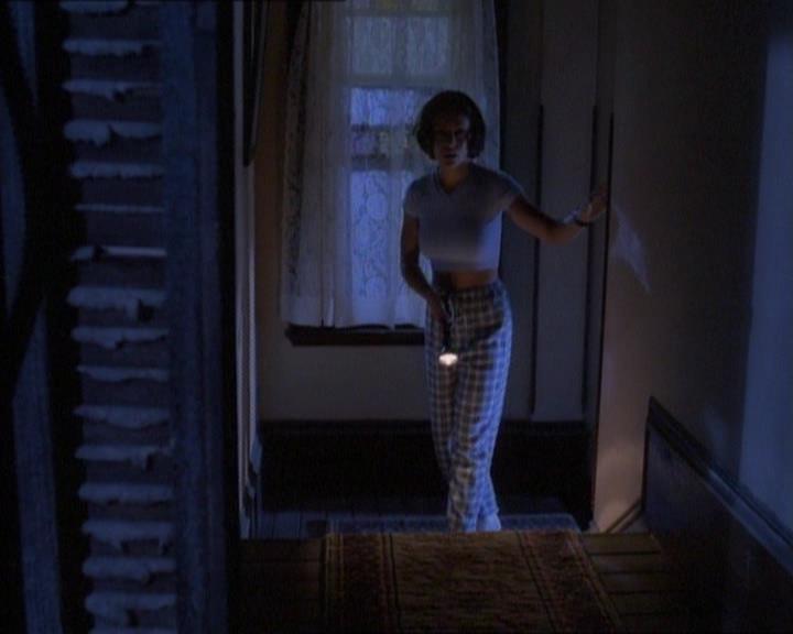 Charmed-Online_dot_net-1x01SomethingWiccaThisWayComes0840.jpg