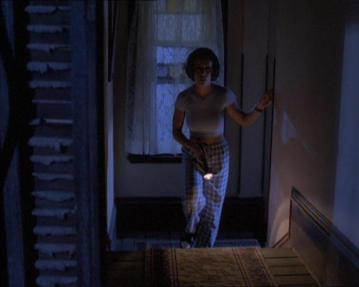 Charmed-Online_dot_net-1x01SomethingWiccaThisWayComes0841.jpg