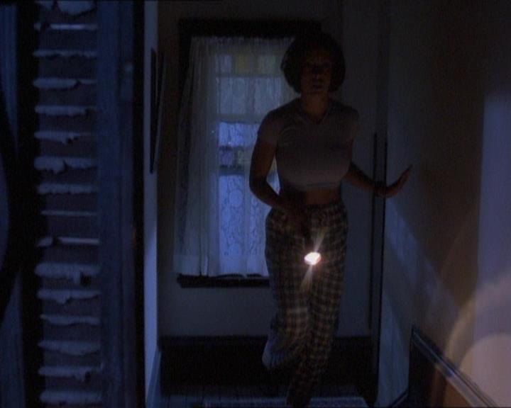 Charmed-Online_dot_net-1x01SomethingWiccaThisWayComes0843.jpg