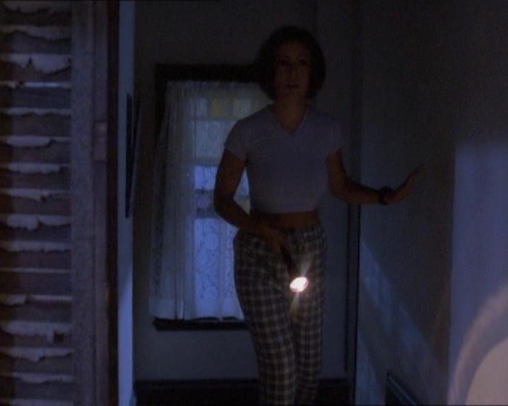 Charmed-Online_dot_net-1x01SomethingWiccaThisWayComes0844.jpg
