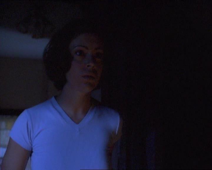 Charmed-Online_dot_net-1x01SomethingWiccaThisWayComes0854.jpg