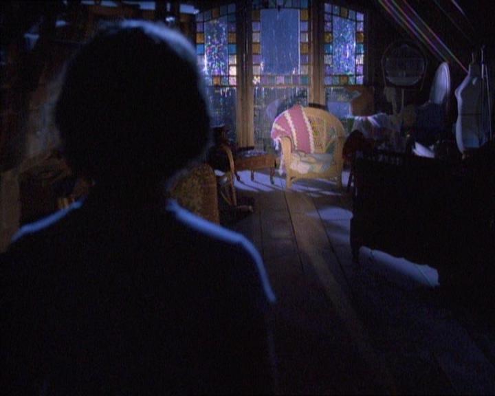 Charmed-Online_dot_net-1x01SomethingWiccaThisWayComes0855.jpg