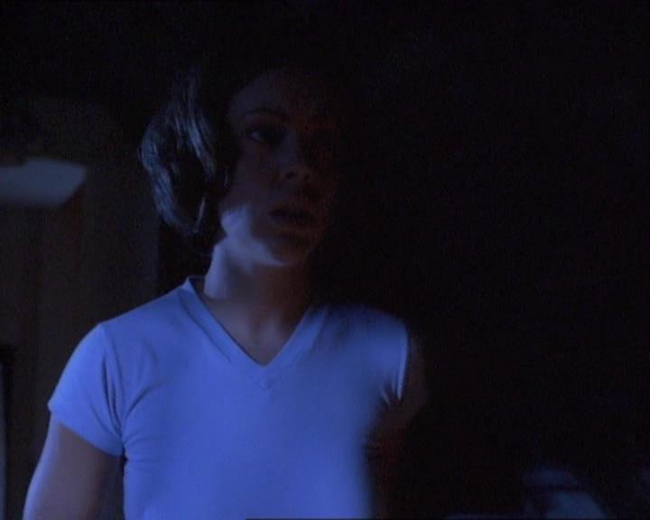 Charmed-Online_dot_net-1x01SomethingWiccaThisWayComes0858.jpg