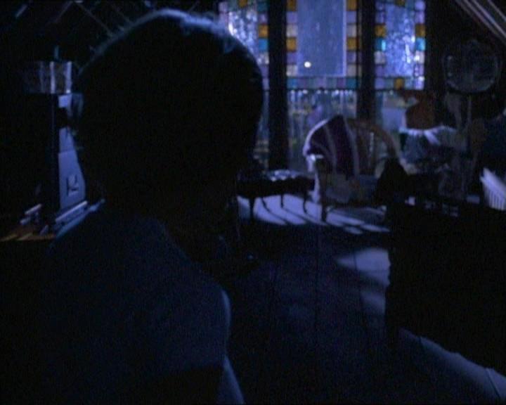 Charmed-Online_dot_net-1x01SomethingWiccaThisWayComes0860.jpg