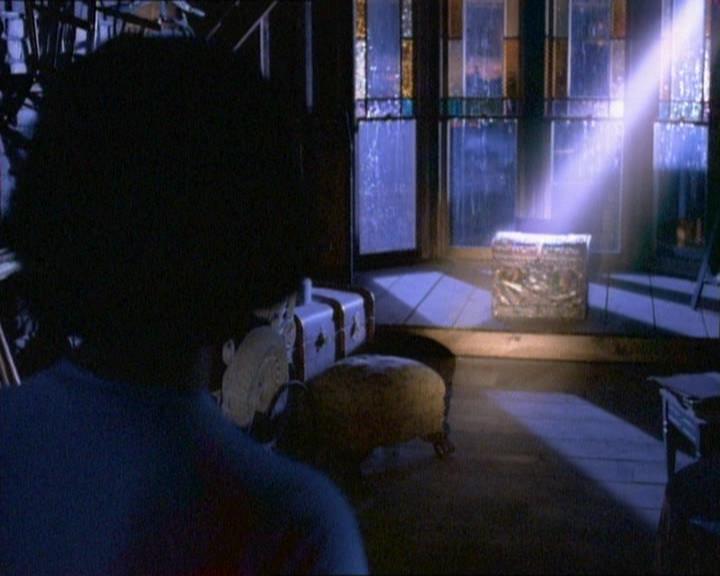 Charmed-Online_dot_net-1x01SomethingWiccaThisWayComes0865.jpg