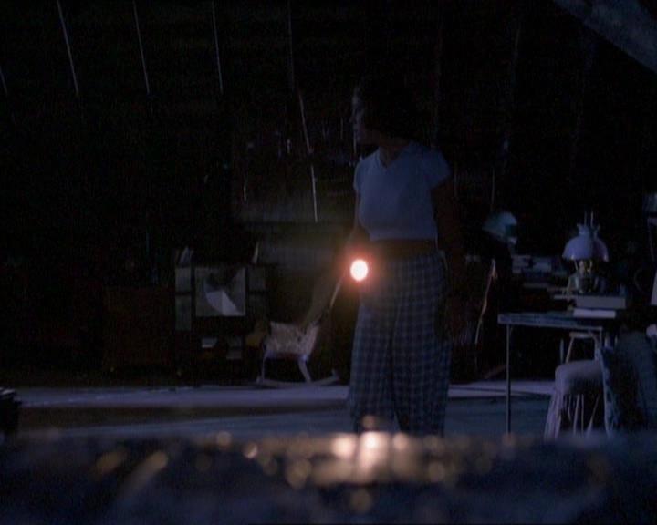 Charmed-Online_dot_net-1x01SomethingWiccaThisWayComes0871.jpg