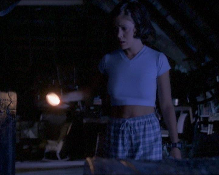 Charmed-Online_dot_net-1x01SomethingWiccaThisWayComes0876.jpg