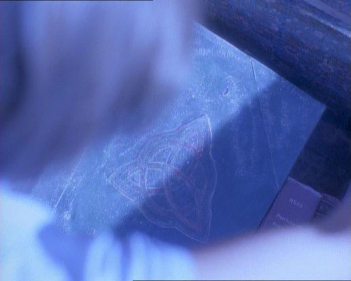 Charmed-Online_dot_net-1x01SomethingWiccaThisWayComes0881.jpg