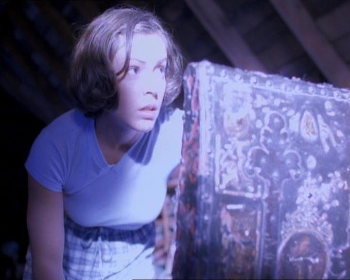 Charmed-Online_dot_net-1x01SomethingWiccaThisWayComes0882.jpg