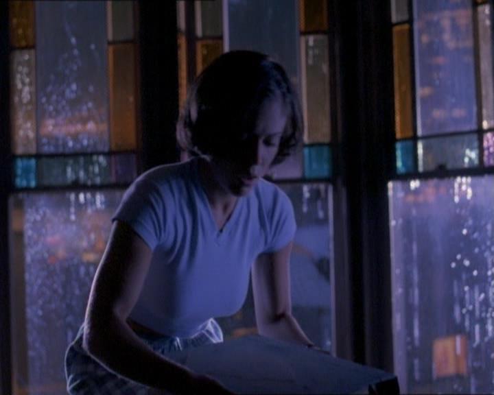Charmed-Online_dot_net-1x01SomethingWiccaThisWayComes0891.jpg