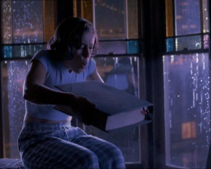 Charmed-Online_dot_net-1x01SomethingWiccaThisWayComes0894.jpg Charmed-Online_dot_net-1x01SomethingWiccaThisWayComes0894.jpg