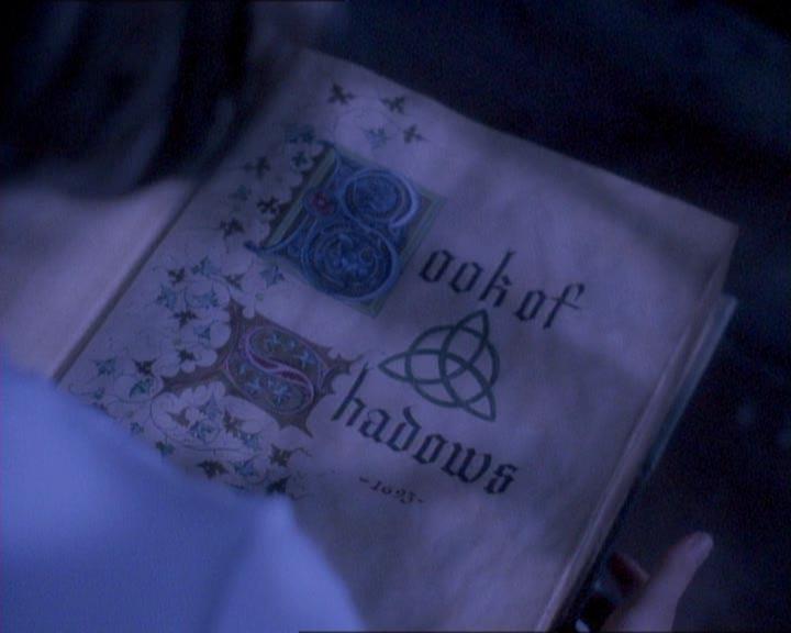 Charmed-Online_dot_net-1x01SomethingWiccaThisWayComes0899.jpg