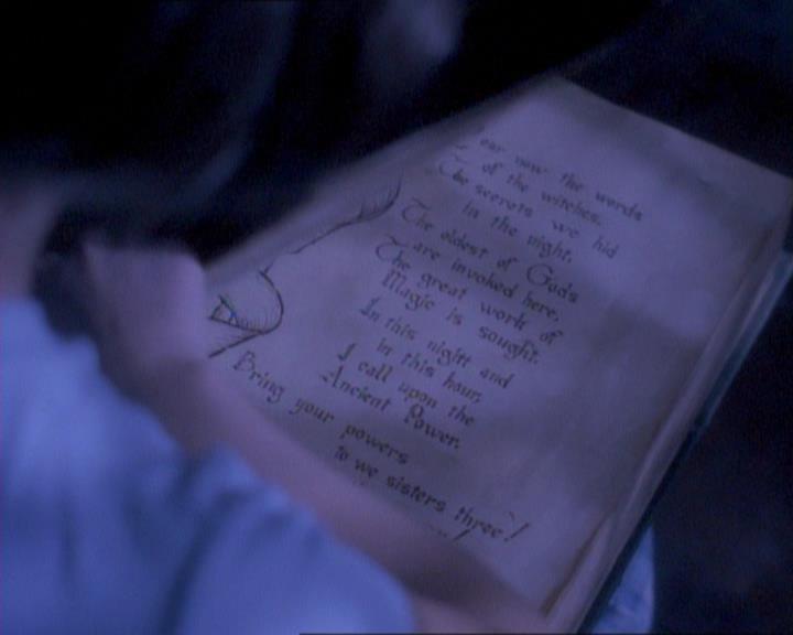 Charmed-Online_dot_net-1x01SomethingWiccaThisWayComes0905.jpg