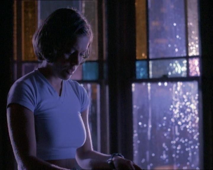 Charmed-Online_dot_net-1x01SomethingWiccaThisWayComes0912.jpg