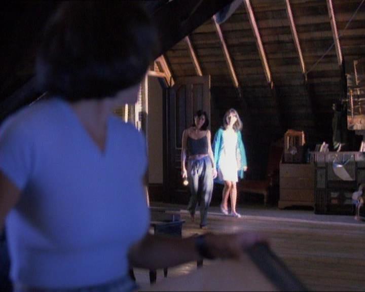 Charmed-Online_dot_net-1x01SomethingWiccaThisWayComes0952.jpg