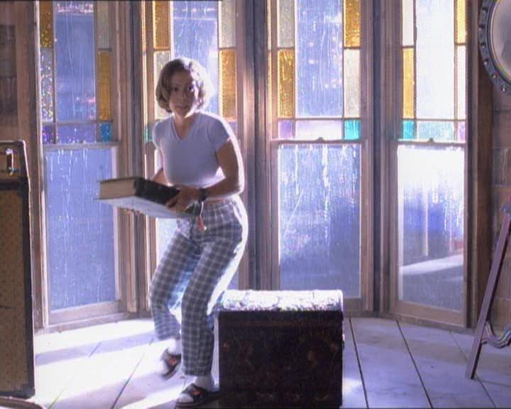 Charmed-Online_dot_net-1x01SomethingWiccaThisWayComes0954.jpg