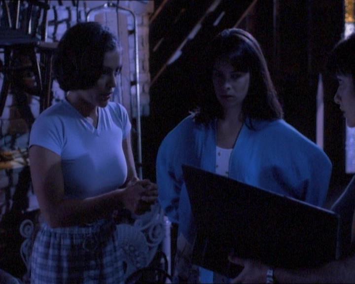 Charmed-Online_dot_net-1x01SomethingWiccaThisWayComes0973.jpg Charmed-Online_dot_net-1x01SomethingWiccaThisWayComes0973.jpg
