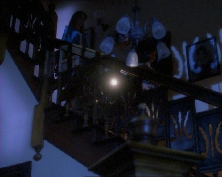 Charmed-Online_dot_net-1x01SomethingWiccaThisWayComes1005.jpg