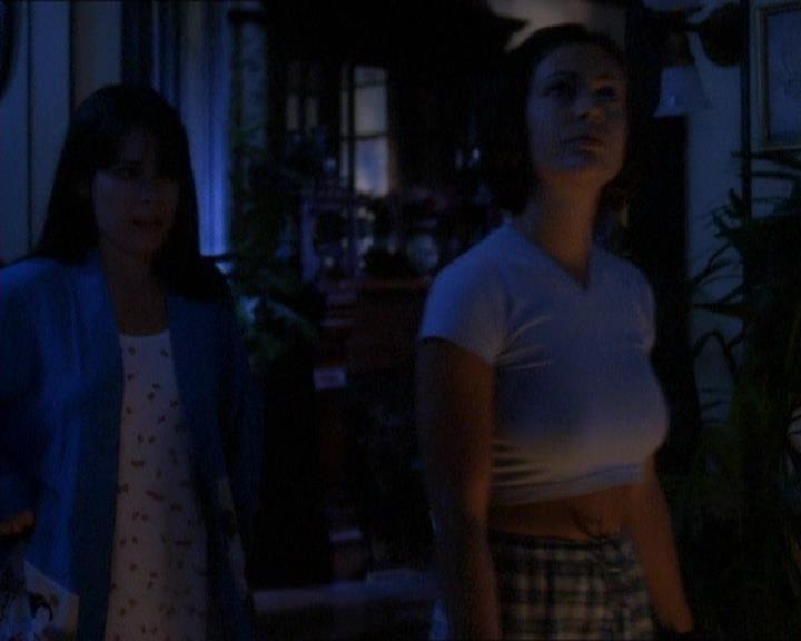 Charmed-Online_dot_net-1x01SomethingWiccaThisWayComes1021.jpg