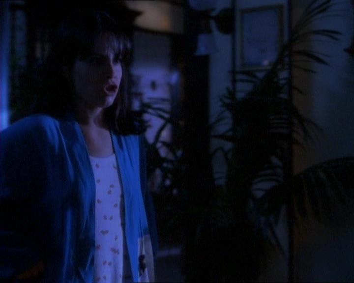 Charmed-Online_dot_net-1x01SomethingWiccaThisWayComes1022.jpg Charmed-Online_dot_net-1x01SomethingWiccaThisWayComes1022.jpg