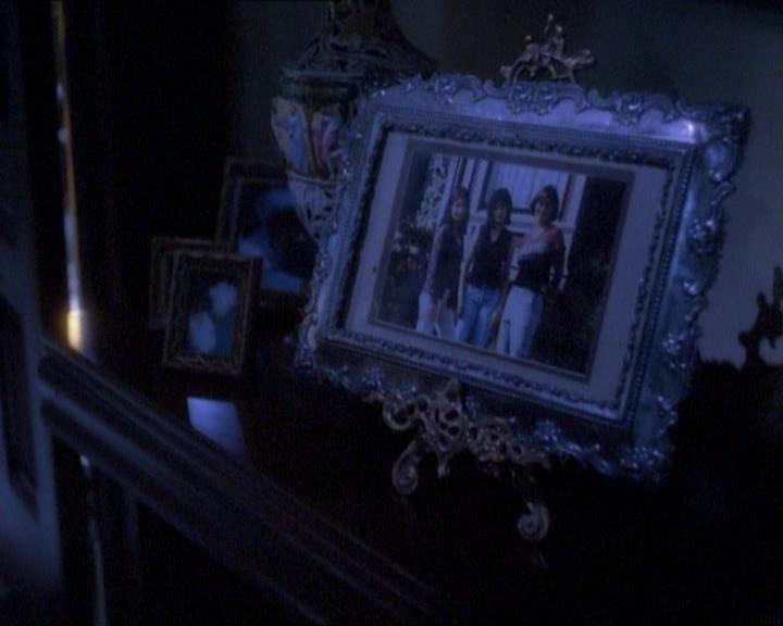 Charmed-Online_dot_net-1x01SomethingWiccaThisWayComes1027.jpg