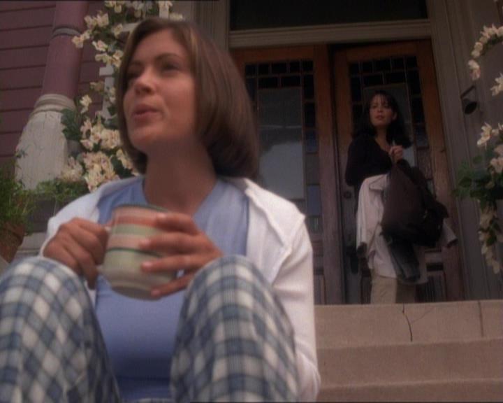 Charmed-Online_dot_net-1x01SomethingWiccaThisWayComes1053.jpg