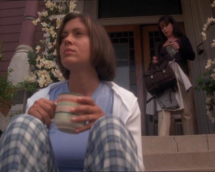 Charmed-Online_dot_net-1x01SomethingWiccaThisWayComes1055.jpg