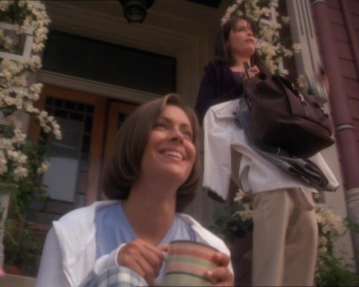 Charmed-Online_dot_net-1x01SomethingWiccaThisWayComes1057.jpg