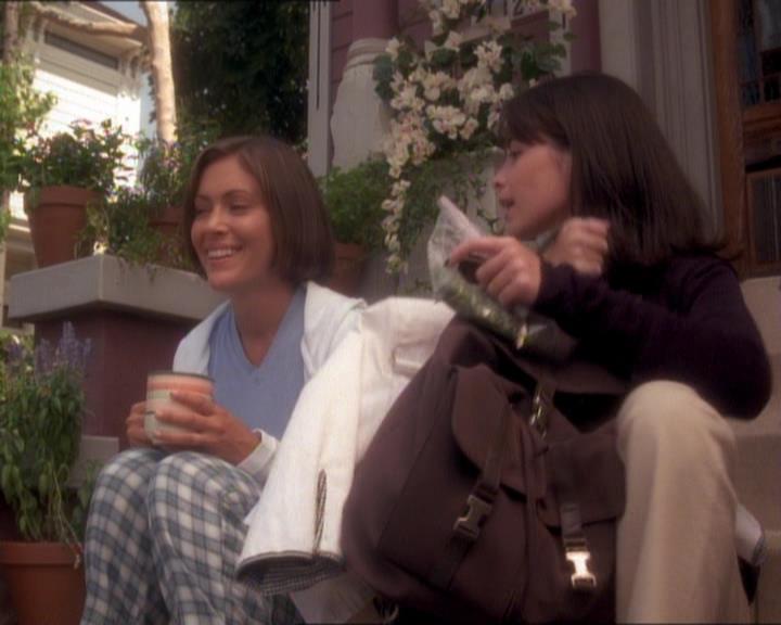 Charmed-Online_dot_net-1x01SomethingWiccaThisWayComes1060.jpg