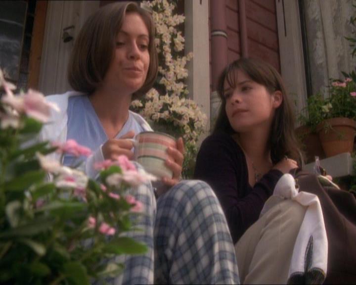 Charmed-Online_dot_net-1x01SomethingWiccaThisWayComes1065.jpg