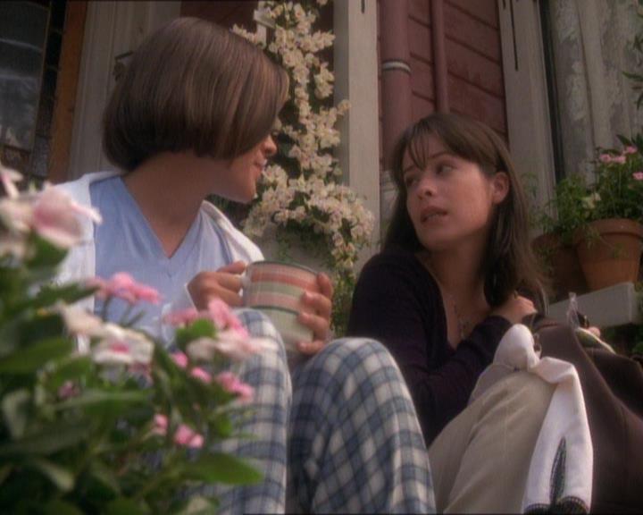 Charmed-Online_dot_net-1x01SomethingWiccaThisWayComes1069.jpg