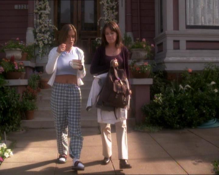 Charmed-Online_dot_net-1x01SomethingWiccaThisWayComes1087.jpg