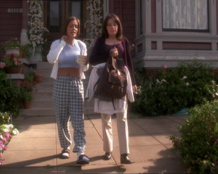Charmed-Online_dot_net-1x01SomethingWiccaThisWayComes1088.jpg