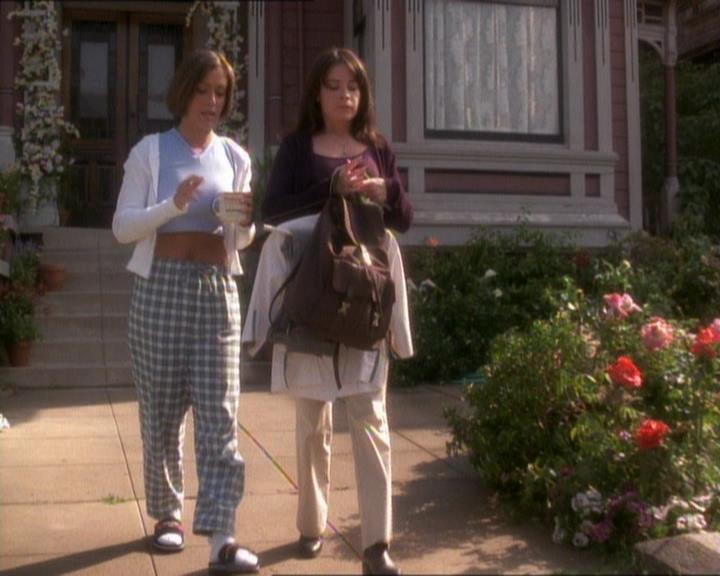 Charmed-Online_dot_net-1x01SomethingWiccaThisWayComes1089.jpg Charmed-Online_dot_net-1x01SomethingWiccaThisWayComes1089.jpg