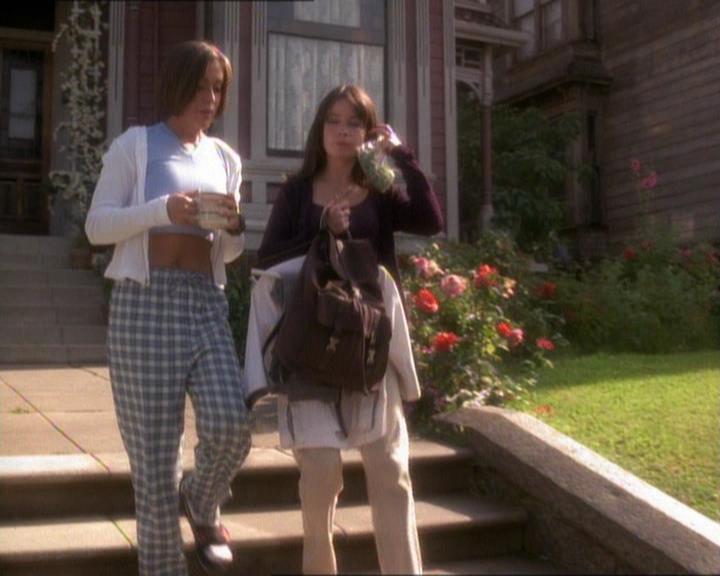 Charmed-Online_dot_net-1x01SomethingWiccaThisWayComes1091.jpg