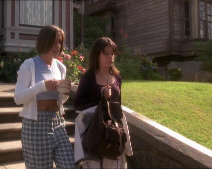 Charmed-Online_dot_net-1x01SomethingWiccaThisWayComes1093.jpg