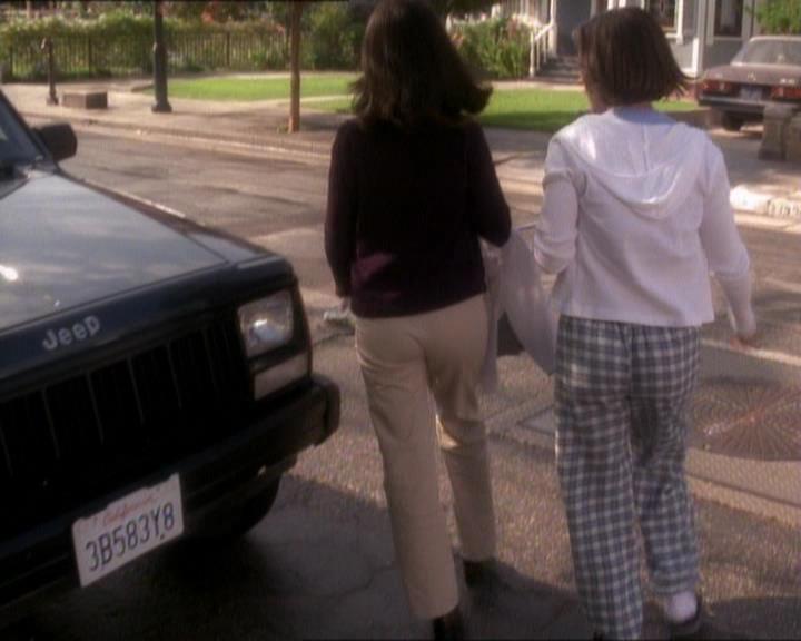 Charmed-Online_dot_net-1x01SomethingWiccaThisWayComes1098.jpg