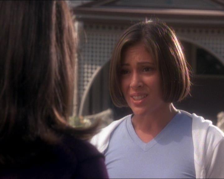 Charmed-Online_dot_net-1x01SomethingWiccaThisWayComes1107.jpg