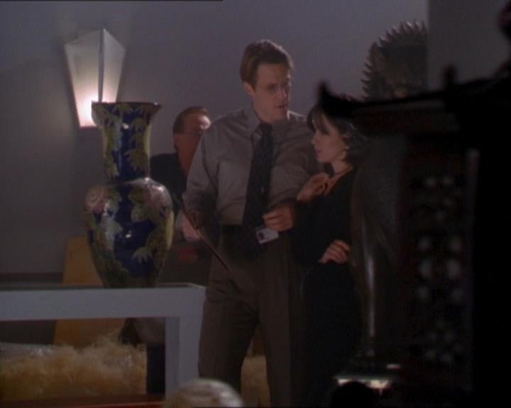 Charmed-Online_dot_net-1x01SomethingWiccaThisWayComes1136.jpg