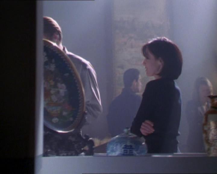 Charmed-Online_dot_net-1x01SomethingWiccaThisWayComes1144.jpg