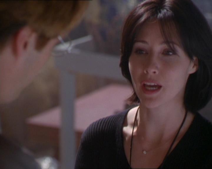 Charmed-Online_dot_net-1x01SomethingWiccaThisWayComes1175.jpg