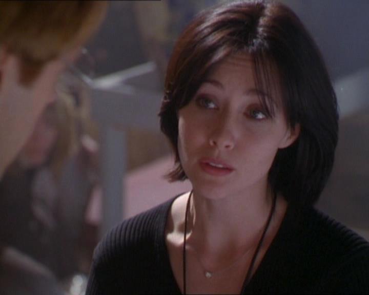 Charmed-Online_dot_net-1x01SomethingWiccaThisWayComes1180.jpg